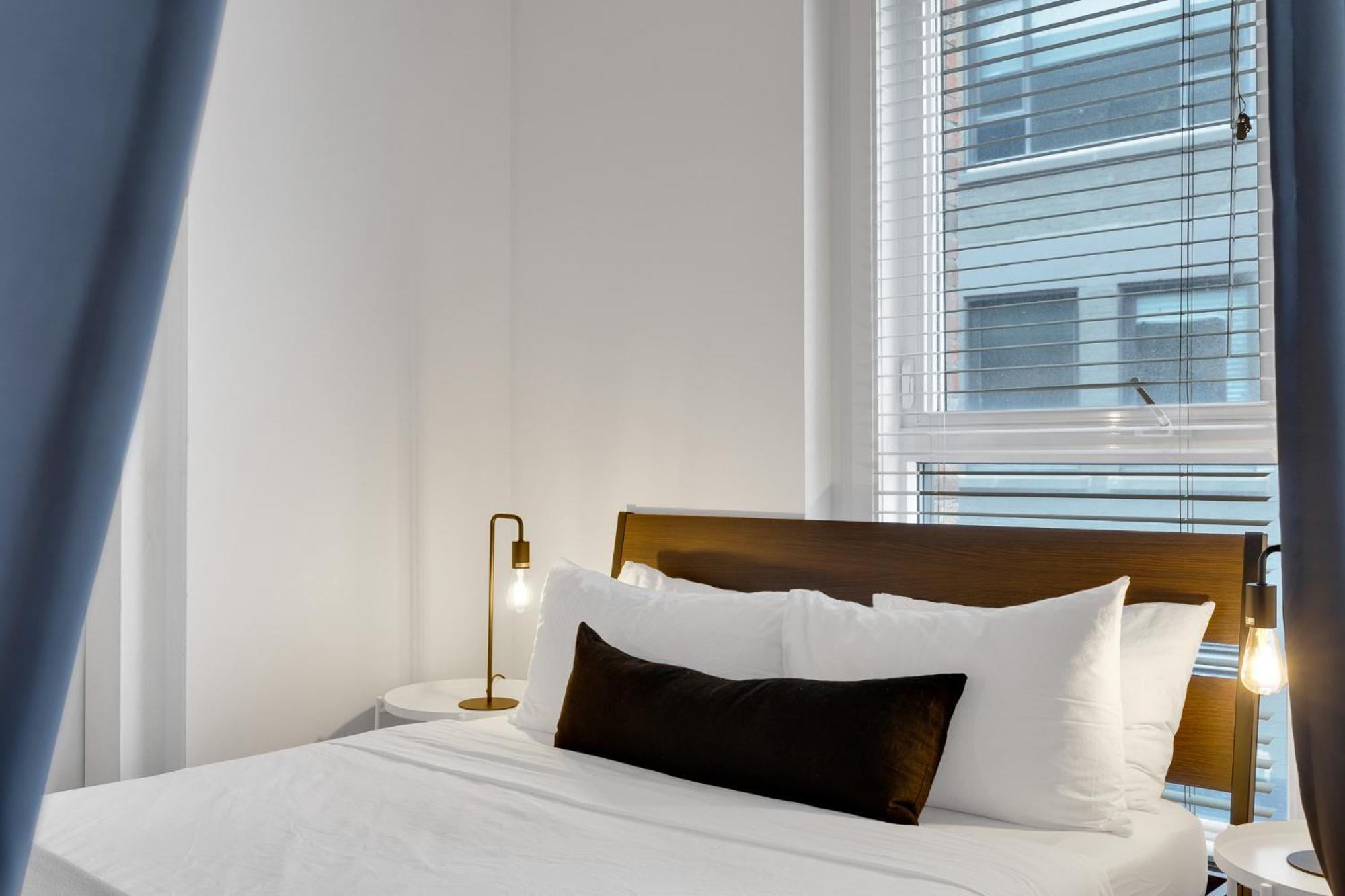 Liv Mtl Main Aparthotel Montreal Exterior photo