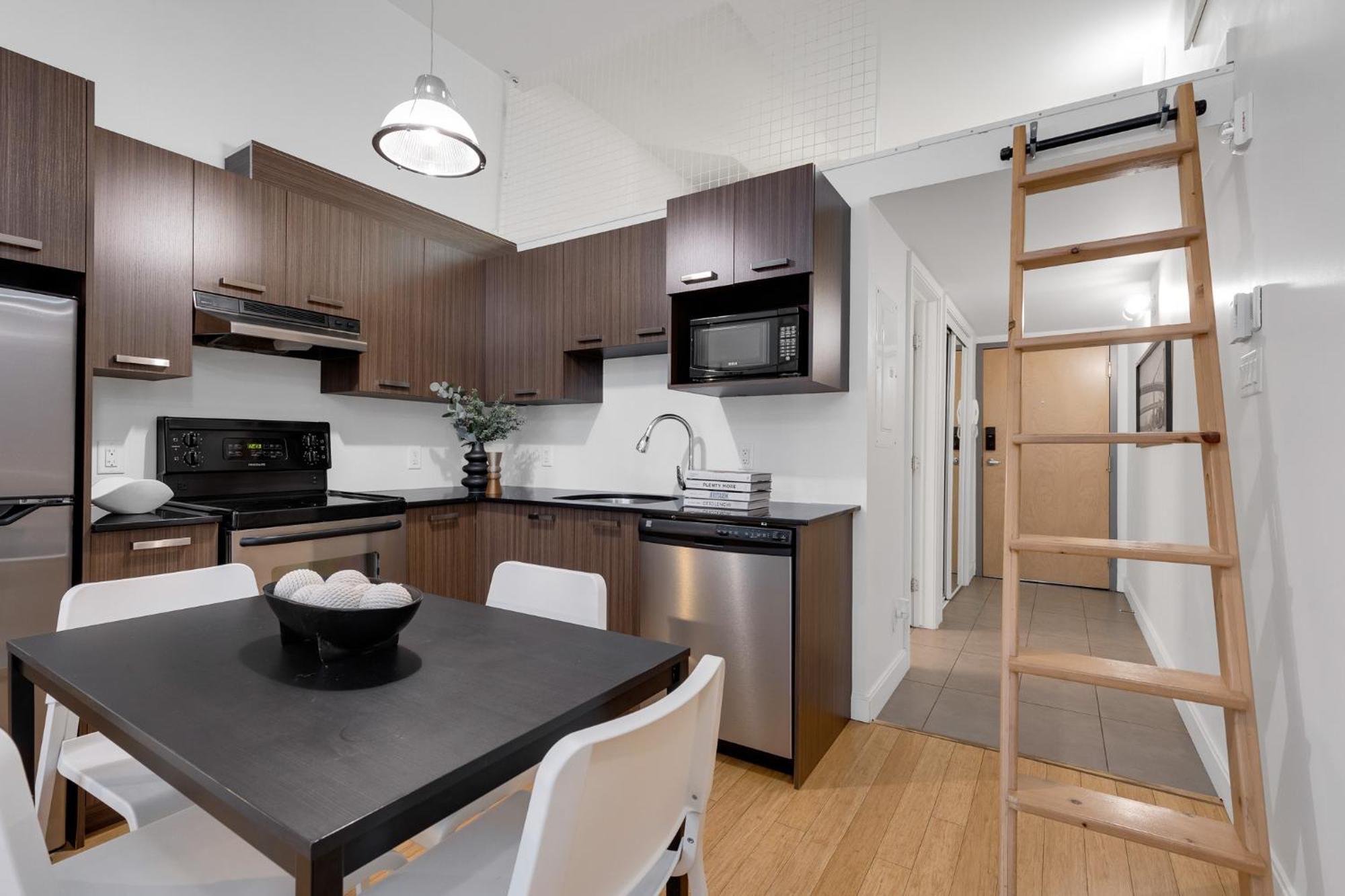 Liv Mtl Main Aparthotel Montreal Exterior photo