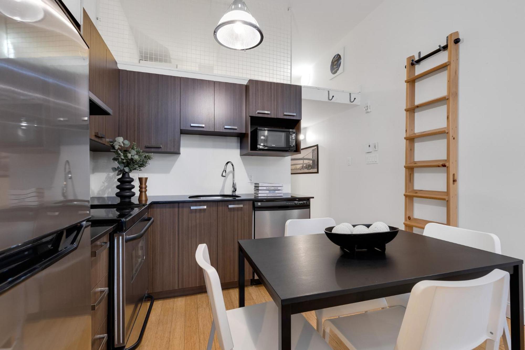 Liv Mtl Main Aparthotel Montreal Exterior photo